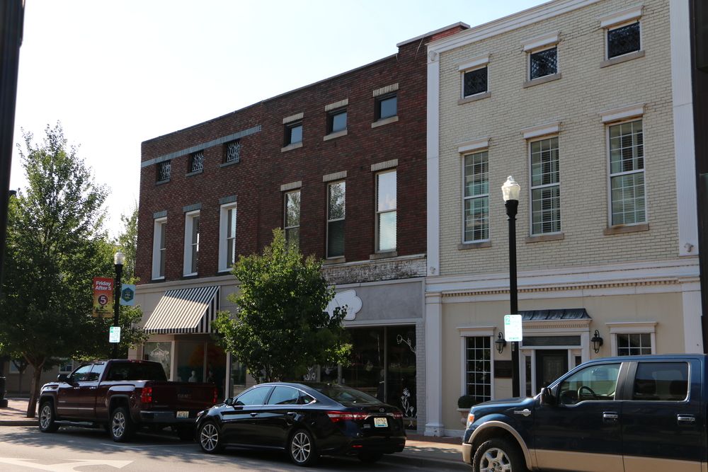 Downtown Street Retail and 2nd Floor Professional Office: 123 W 2nd St, Owensboro, KY 42303